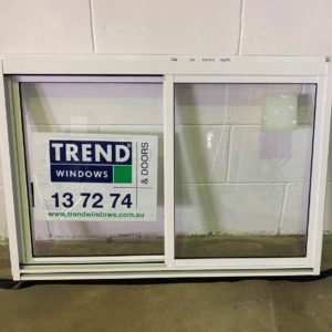white sliding window 600mm high by 910mm wide